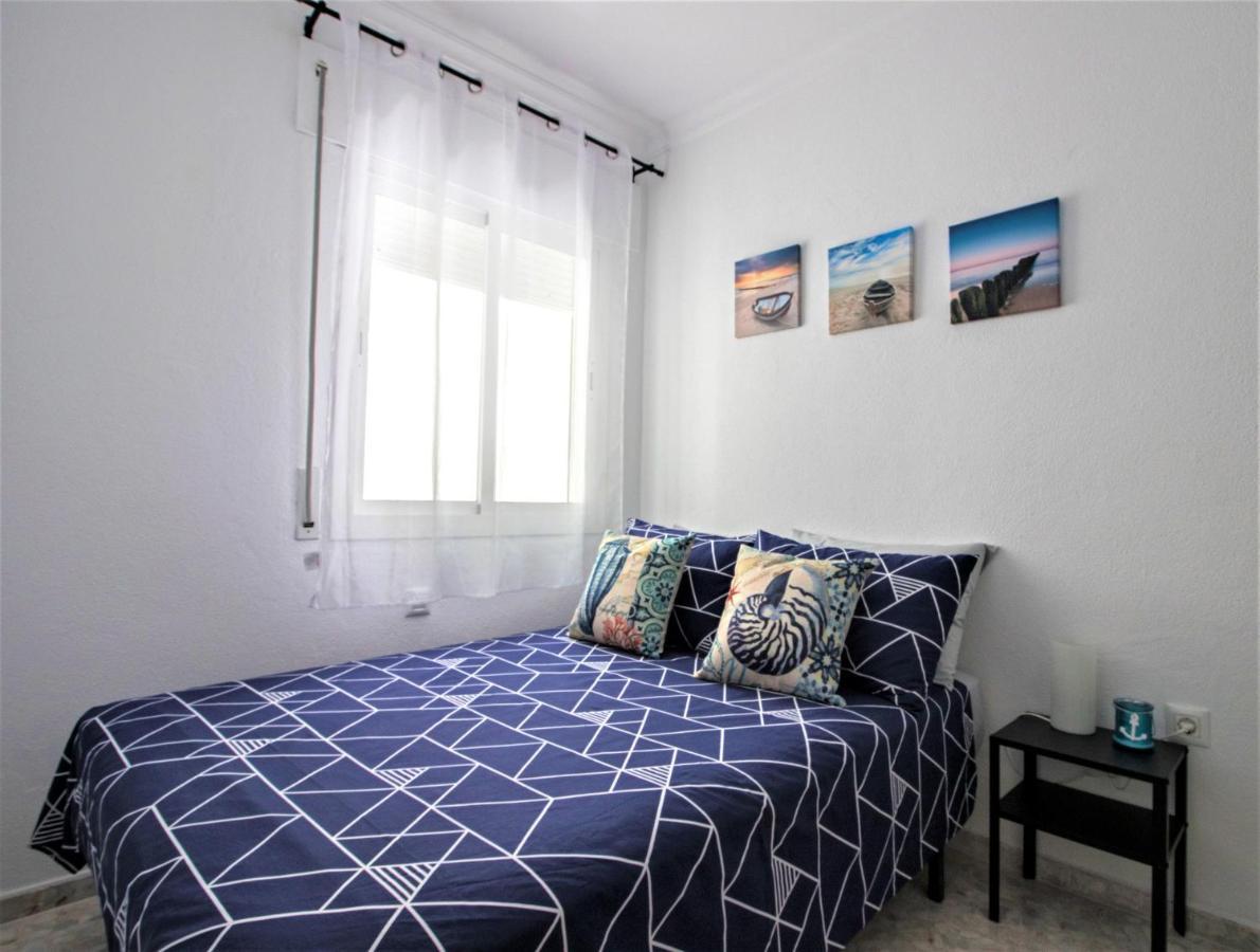 Apartamento nuevo y céntrico con Aire Acondicionado y Wifi -Solo familias o parejas- Conil De La Frontera Extérieur photo