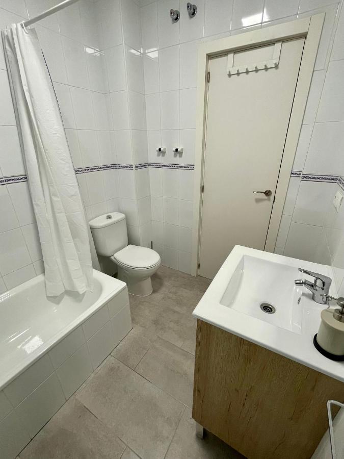 Apartamento nuevo y céntrico con Aire Acondicionado y Wifi -Solo familias o parejas- Conil De La Frontera Extérieur photo