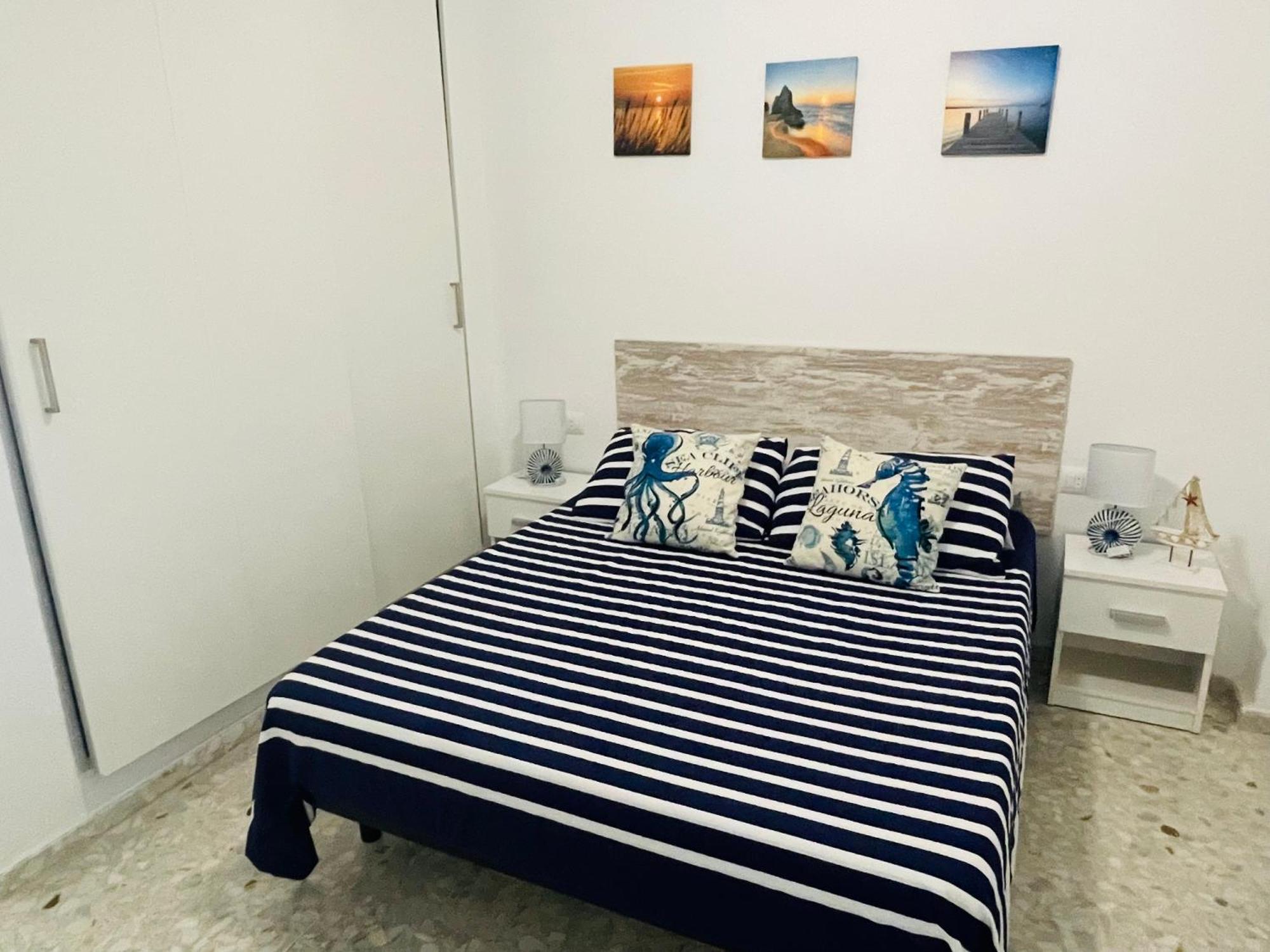 Apartamento nuevo y céntrico con Aire Acondicionado y Wifi -Solo familias o parejas- Conil De La Frontera Extérieur photo