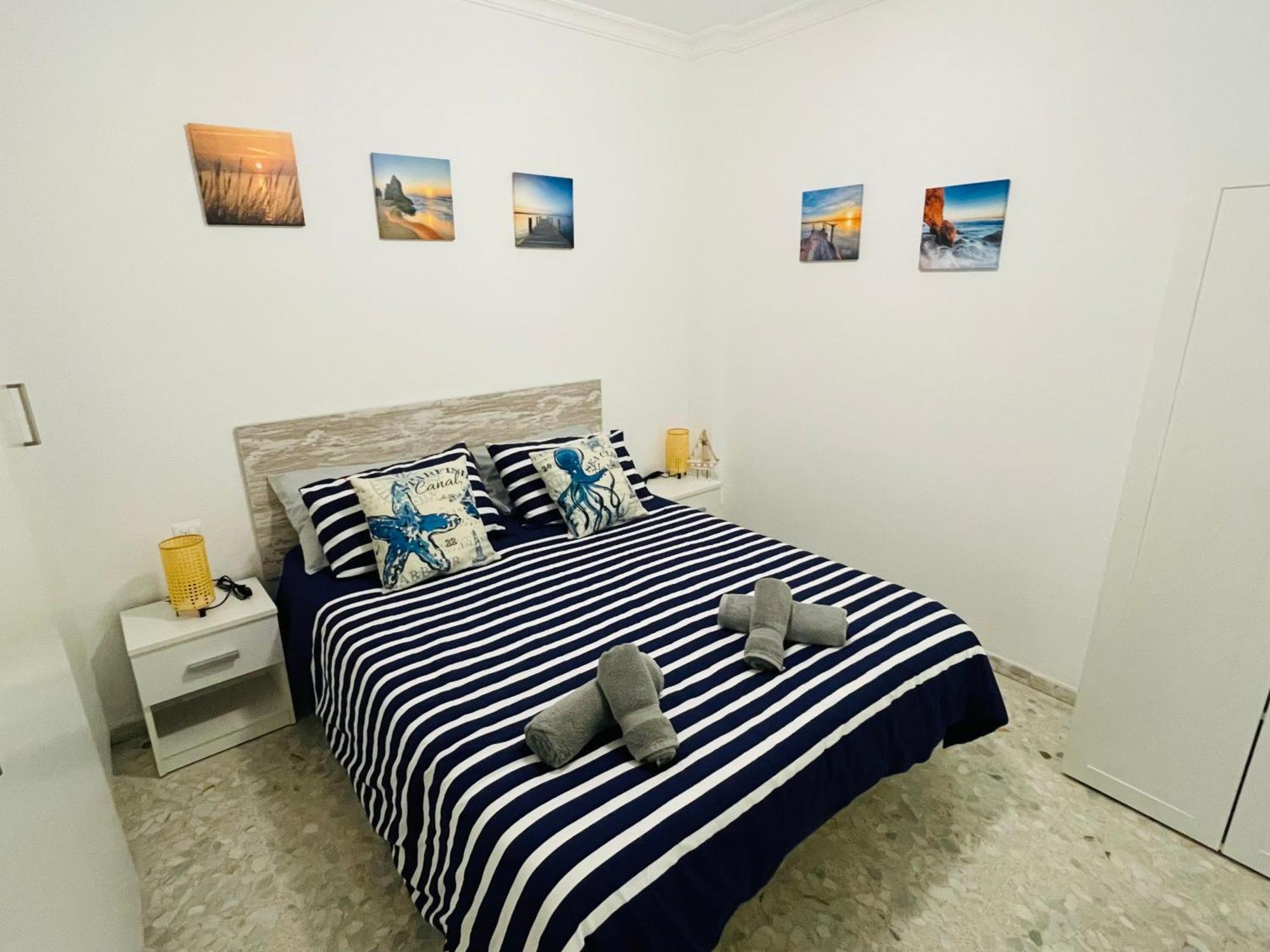 Apartamento nuevo y céntrico con Aire Acondicionado y Wifi -Solo familias o parejas- Conil De La Frontera Extérieur photo
