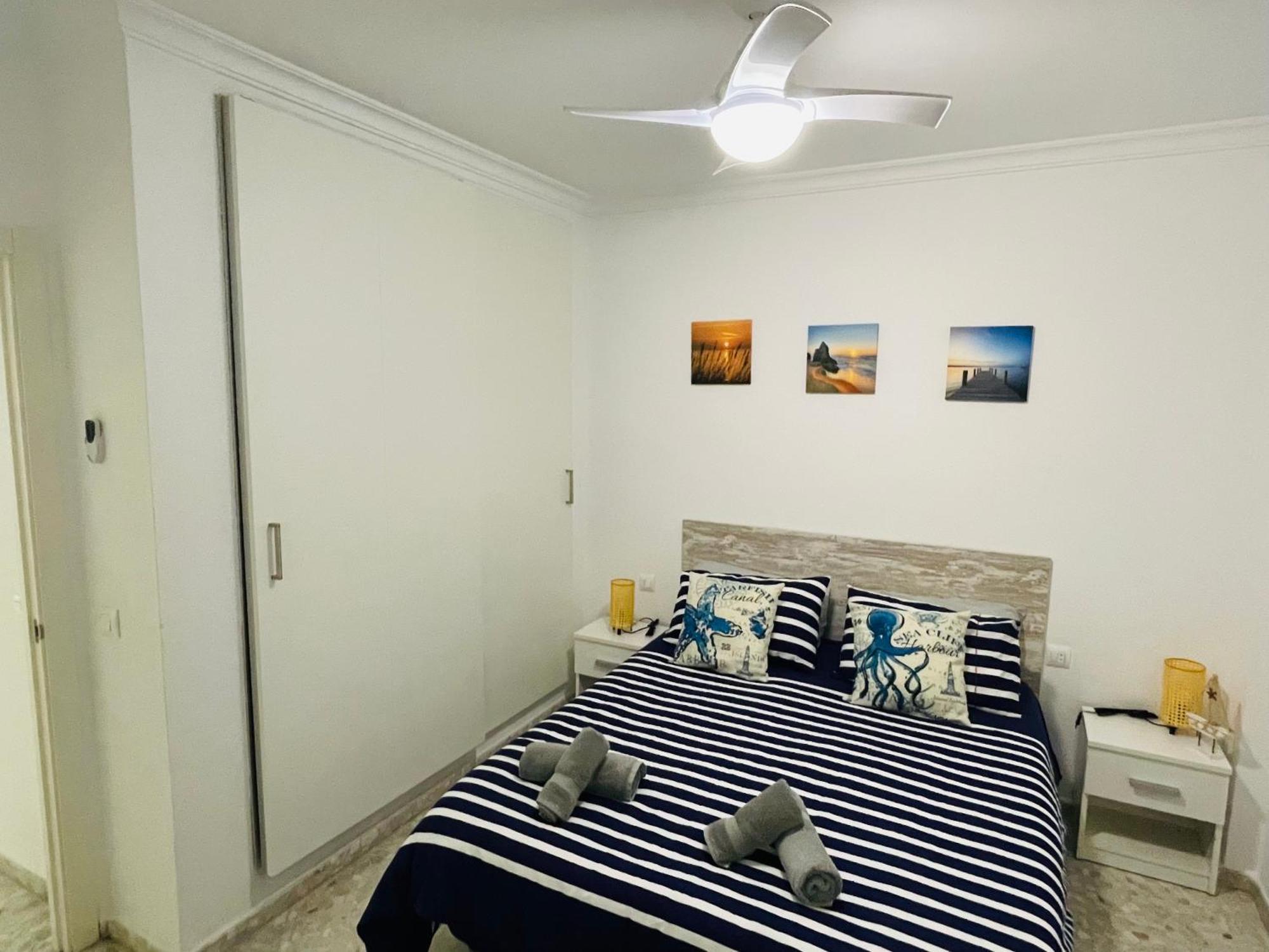 Apartamento nuevo y céntrico con Aire Acondicionado y Wifi -Solo familias o parejas- Conil De La Frontera Extérieur photo