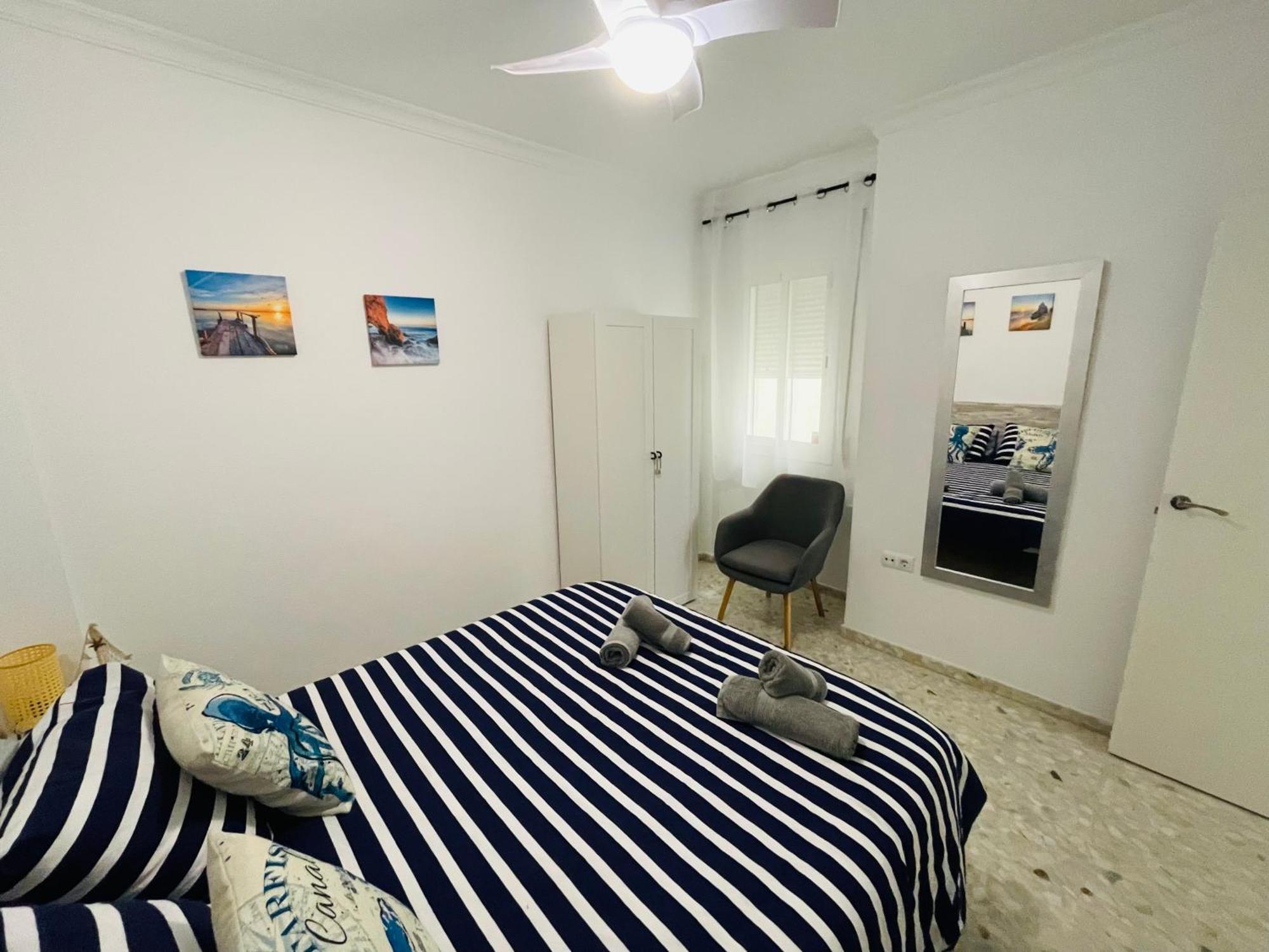 Apartamento nuevo y céntrico con Aire Acondicionado y Wifi -Solo familias o parejas- Conil De La Frontera Extérieur photo